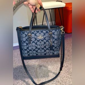 Coach bag with strap can be used as a handbag or a side bag MINT CONDITION !!